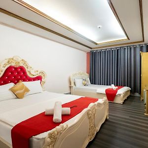 Crowne Bui Vien Hotel